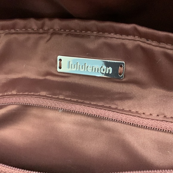 Lululemon tennis bag, Mauve, a few ink stains as pictured - Picture 3 of 6